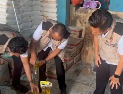 Satgas Pangan Reskrimsus Polda Kalsel Periksa Produk Minyak Goreng “Minyakita” di Toko Kelayan B