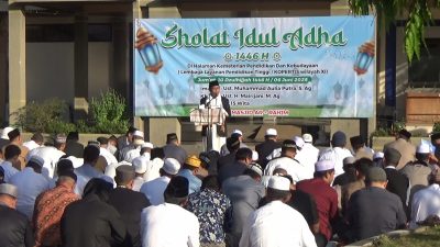 Ratusan Warga Hadiri Sholat Idul Adha 1446 H Bersama Masjid Ar Rahim di Lapangan LLDIKTI Wilayah XI Kalimantan
