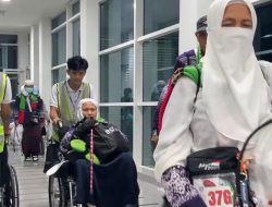 423 Jamaah Haji Kloter Pertama Tiba di Debarkasi Banjarmasin, Disambut Soto Banjar dan Sate