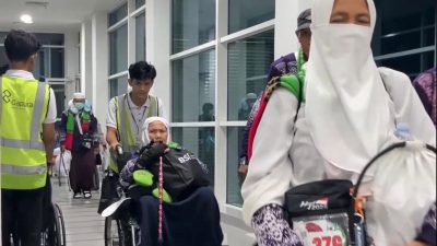 423 Jamaah Haji Kloter Pertama Tiba di Debarkasi Banjarmasin, Disambut Soto Banjar dan Sate