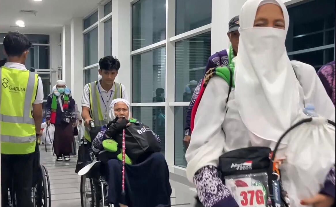 423 Jamaah Haji Kloter Pertama Tiba di Debarkasi Banjarmasin, Disambut Soto Banjar dan Sate