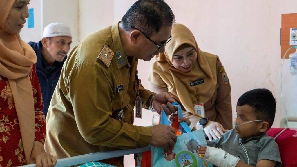 Sambut Hari Anak Nasional, RSUD Ansari Saleh Gelar Bakti Sosial Kepada Pasien Anak