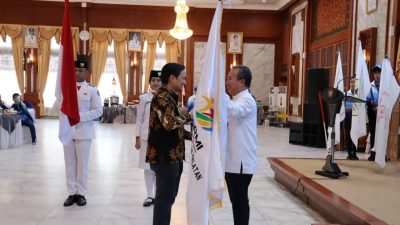 Wagub Kalsel Lepas Kontingen Kalsel Menuju FORNAS VIII NTB