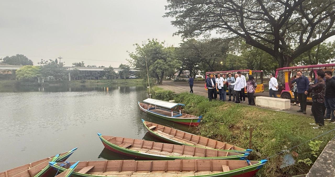 Bank Kalsel Serahkan CSR Pembangunan Spot Pasar Terapung di TMII Bank Kalsel Serahkan CSR Pembangunan Spot Pasar Terapung di TMII