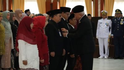 Sebanyak 446 PNS Pemprov Kalsel Dapat Anugerah Satyalencana Karya Satya Dari Gubernur Kalsel