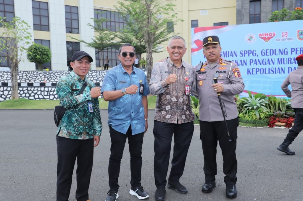 Sambut Kunjungan Kapolri, Dislautkan Kalsel Salurkan 1.000 Paket Ikan Segar Gratis Ke Masyarakat Sambut Kunjungan Kapolri, Dislautkan Kalsel Salurkan 1.000 Paket Ikan Segar Gratis Ke Masyarakat