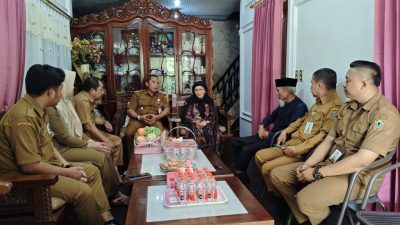 Kediaman 12 Gubernur dan Wakil Gubernur Kalsel Terdahulu Mendapat Kunjungan Dari Perwakilan Pemprov Kalsel