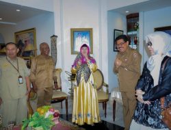 Kediaman Keluarga Gubernur Sjachriel Darham Di Kunjungi Perwakilan Gubernur Kalsel