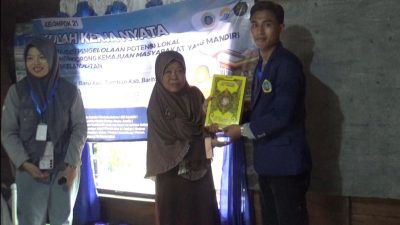 Mahasiswa KKN Uniska MAB Kelompok 21 Bangun Pojok Islami dan Serahkan Bantuan di TK-TPA Ar Rahman Desa Purwosari Baru