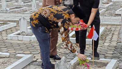 Wagub Kalsel Ziarah Ke Makam Pahlawan Bumi Kencana