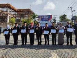 Peringatan 80 Tahun Hari Pengayoman: Kakanwil Kalsel Alex Cosmas Pinem Serahkan Penghargaan Menteri Hukum Kepada Mitra Strategis