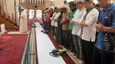 Ratusan Pengemudi Ojol di Banjarmasin Gelar Sholat Gaib untuk Affan Kurniawan, Korban Tewas Demo DPR