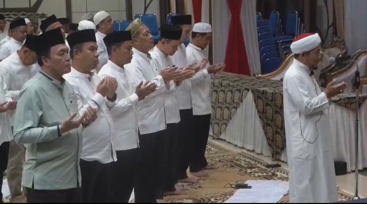 Sholat Hajat di Balaikota, Doa Bersama Sambut 499 Tahun Banjarmasin Sholat Hajat di Balaikota, Doa Bersama Sambut 499 Tahun Banjarmasin