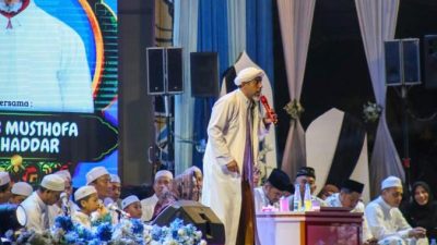 Habib Tampar Warnai Tabligh Akbar Pemkab Kotabaru dengan Tausiyah Penuh Senyum