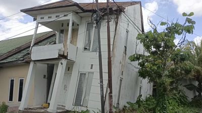 Rumah Semi Permanen di Banjarmasin Selatan Retak dan Miring, Pemilik Bersama Anak Selamatkan Diri