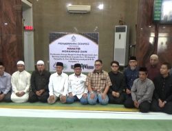Yayasan Mahatir Mohammad Zain Salurkan Donasi Rp100 Juta untuk Masjid Al Jihad dan Bantuan Guru Muhammadiyah