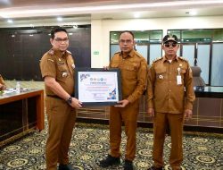Universitas Lambung Mangkurat Anugerahkan Penghargaan untuk Pemkab Kotabaru