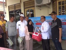 Pemko Banjarmasin Respon Cepat Serahkan Bantuan Korban Kebakaran