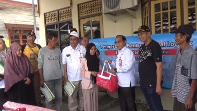 Pemko Banjarmasin Respon Cepat Serahkan Bantuan Korban Kebakaran