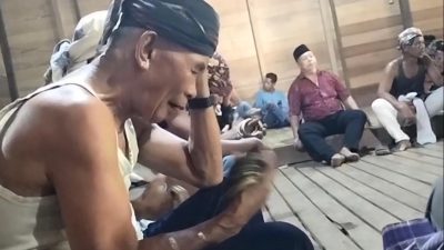 Warga Suku Dayak di Desa Halunuk Kecamatan Loksado Gelar Aruh Adat Bayumbung
