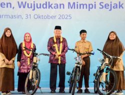 Gubernur Kalsel Ajak Pelajar Biasakan Menabung Sejak Dini di Puncak Bulan Inklusi Keuangan 2025
