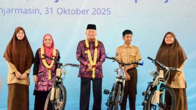 Gubernur Kalsel Ajak Pelajar Biasakan Menabung Sejak Dini di Puncak Bulan Inklusi Keuangan 2025