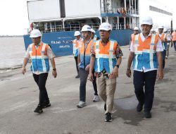 Dirut Pelindo Tinjau Pelabuhan Banjarmasin, Kinerja Sub Regional Kalimantan Melonjak di Triwulan III 2025