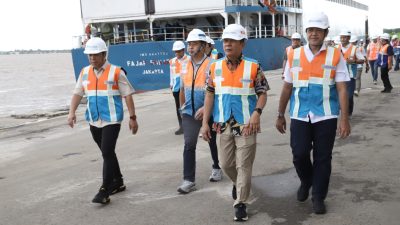 Dirut Pelindo Tinjau Pelabuhan Banjarmasin, Kinerja Sub Regional Kalimantan Melonjak di Triwulan III 2025