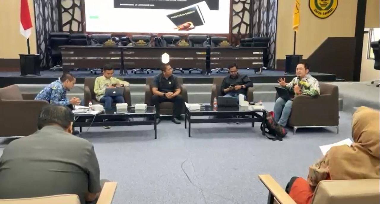 DPRD Banjarmasin Gelar Uji Publik Dua Raperda Baru, Fokus Lindungi Pedagang Kecil dan Sertifikasi Makanan Halal DPRD Banjarmasin Gelar Uji Publik Dua Raperda Baru, Fokus Lindungi Pedagang Kecil dan Sertifikasi Makanan Halal