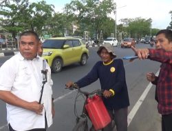 FKPWK Kembali Jalankan Program “Berbagi Rezeki” Kakek Penjual Bensin 75 Tahun Dapat Bantuan Belanja Rp1 Juta