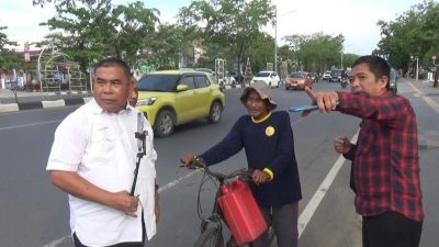 FKPWK Kembali Jalankan Program “Berbagi Rezeki” Kakek Penjual Bensin 75 Tahun Dapat Bantuan Belanja Rp1 Juta