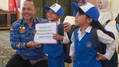 Pemkab Kotabaru Salurkan Seragam dan Perlengkapan Sekolah untuk 63 Ribu Siswa PAUD, SD, dan SMP
