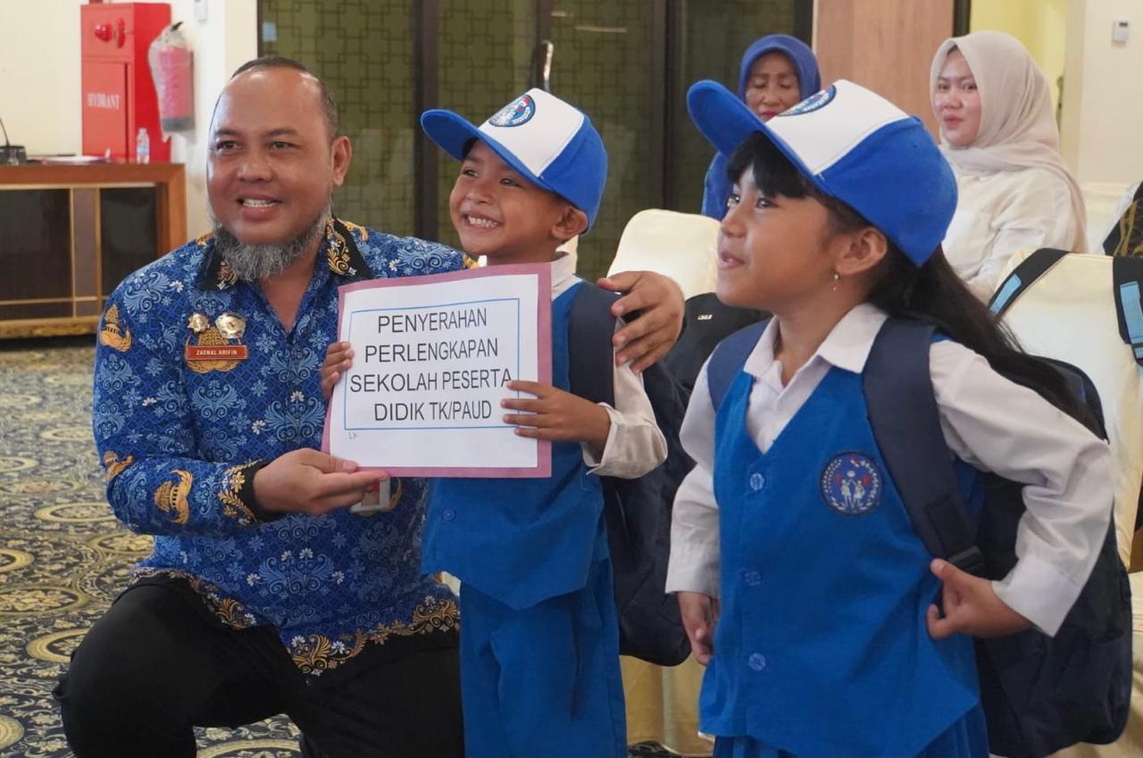 Pemkab Kotabaru Salurkan Seragam dan Perlengkapan Sekolah untuk 63 Ribu Siswa PAUD, SD, dan SMP