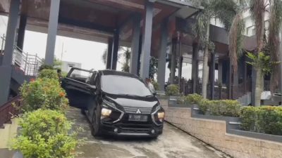 Janji Dialog Batal, Ketua DPRD Kalsel Tinggalkan Kantor Saat Demo Memanas Mahasiswa Protes Keras
