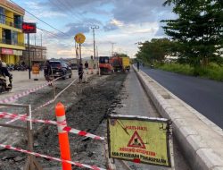 PUPR Kalsel Tindaklanjuti Laporan Warga, Jalan Rusak di Simpang 4 Gatot Subroto–Lingkar Selatan Mulai Diperbaiki