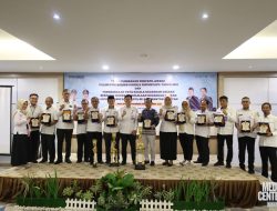Kalsel Serahkan Penghargaan IPKD 2024, Balangan, Tanah Laut, dan HSS Jadi Daerah Terbaik di Kalsel