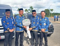 Pemkab Kotabaru Hibahkan Dua Mobil Operasional untuk Perkuat Layanan Samsat