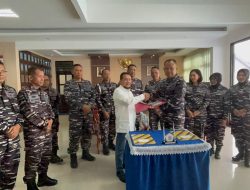 Yayasan Mahatir Mohammad Zain Hibahkan Dua Unit Mobil Operasional untuk Lanal Banjarmasin