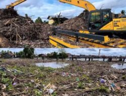 Ratik Kayu Menggunung di Sungai Martapura, Wali Kota Banjarmasin Turun Langsung Pantau Pembersihan