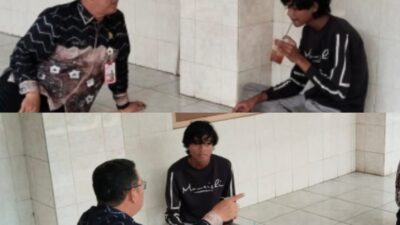 Di Bawah Lampu Habang, Riski Menukar Bangku Sekolah dengan Recehan