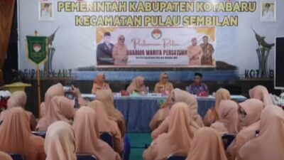 Pertemuan Rutin di Pulau 9, DWP Kotabaru Serahkan Santunan untuk Anak Yatim
