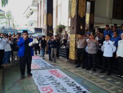Mahasiswa Turun ke Jalan! Anggaran Mobil Listrik Rp5,2 M Jadi Sorotan