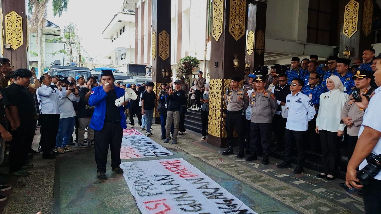 Mahasiswa Turun ke Jalan! Anggaran Mobil Listrik Rp5,2 M Jadi Sorotan