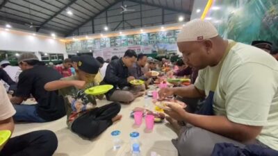 Masjid Al Jihad Banjarmasin Konsisten Bagikan 2.000 Porsi Bubur Gratis Selawas Ramadan