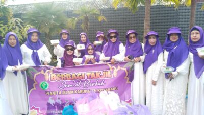 Aksi Ibu-Ibu WI Kotabaru Bikin Haru! Tebar Takjil Gratis, Siap Lanjut Khataman & Berbagi