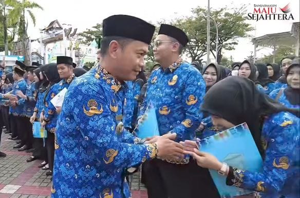 Jelang Idulfitri, 1.851 PPPK Paruh Waktu di Banjarmasin Terima Insentif Hingga Rp900 Ribu Jelang Idulfitri, 1.851 PPPK Paruh Waktu di Banjarmasin Terima Insentif Hingga Rp900 Ribu