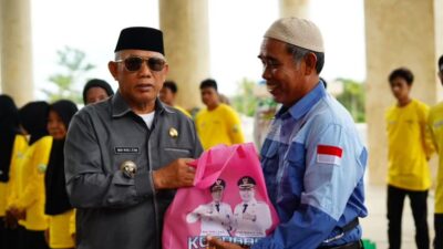 Pahlawan Kebersihan Dapat Perhatian! 172 Petugas DLH Kotabaru Terima Sembako dari Bupat