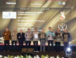 Keren! Bank Kalsel Sabet Golden Trophy wan Bintang 5 di TOP BUMD Awards 2026