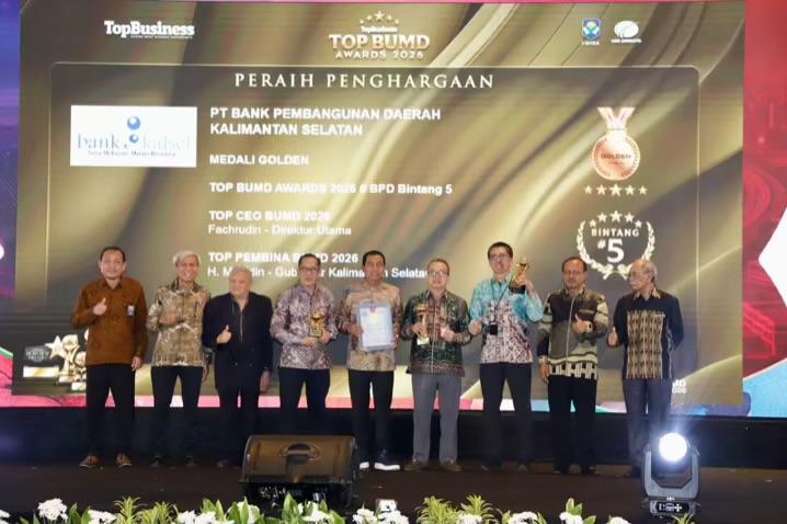 Keren! Bank Kalsel Sabet Golden Trophy wan Bintang 5 di TOP BUMD Awards 2026