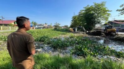 Wali Kota Turun Langsung, Sungai Teluk Dalam Dibersihkan